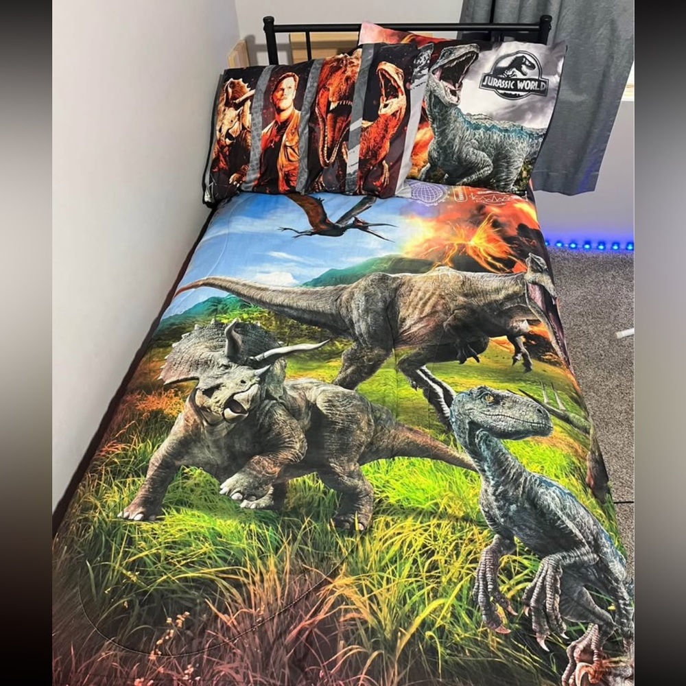 Dinosaur-Themed Bedding Set , Jurassic Park!